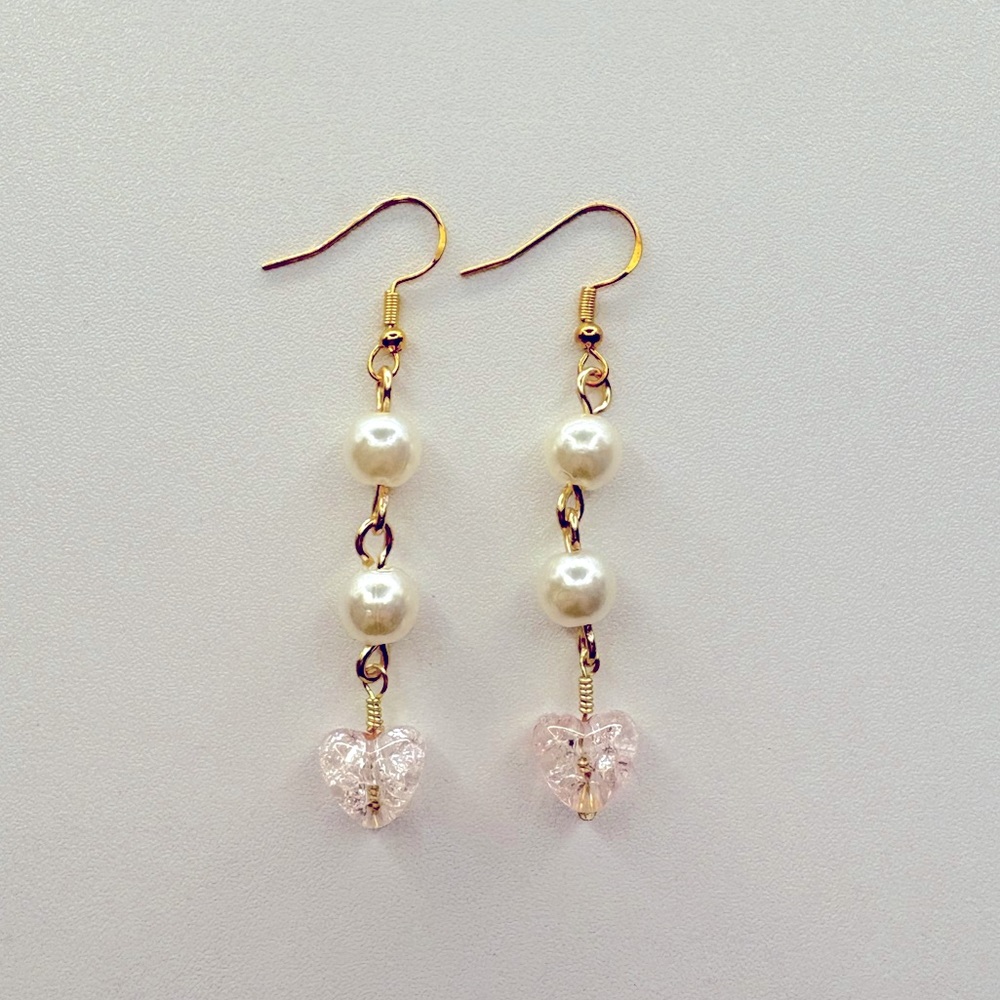 Clear heart pearl earrings